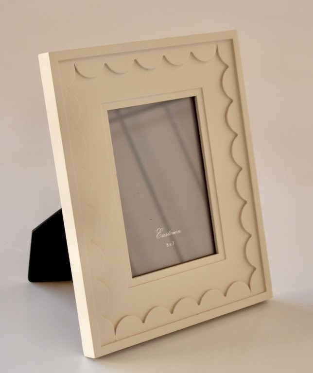 Cream Scallop Wooden Standing Frame